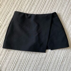 *NWOT* Hidden Side Zipper Mini Skirt Asymmetrical Skort